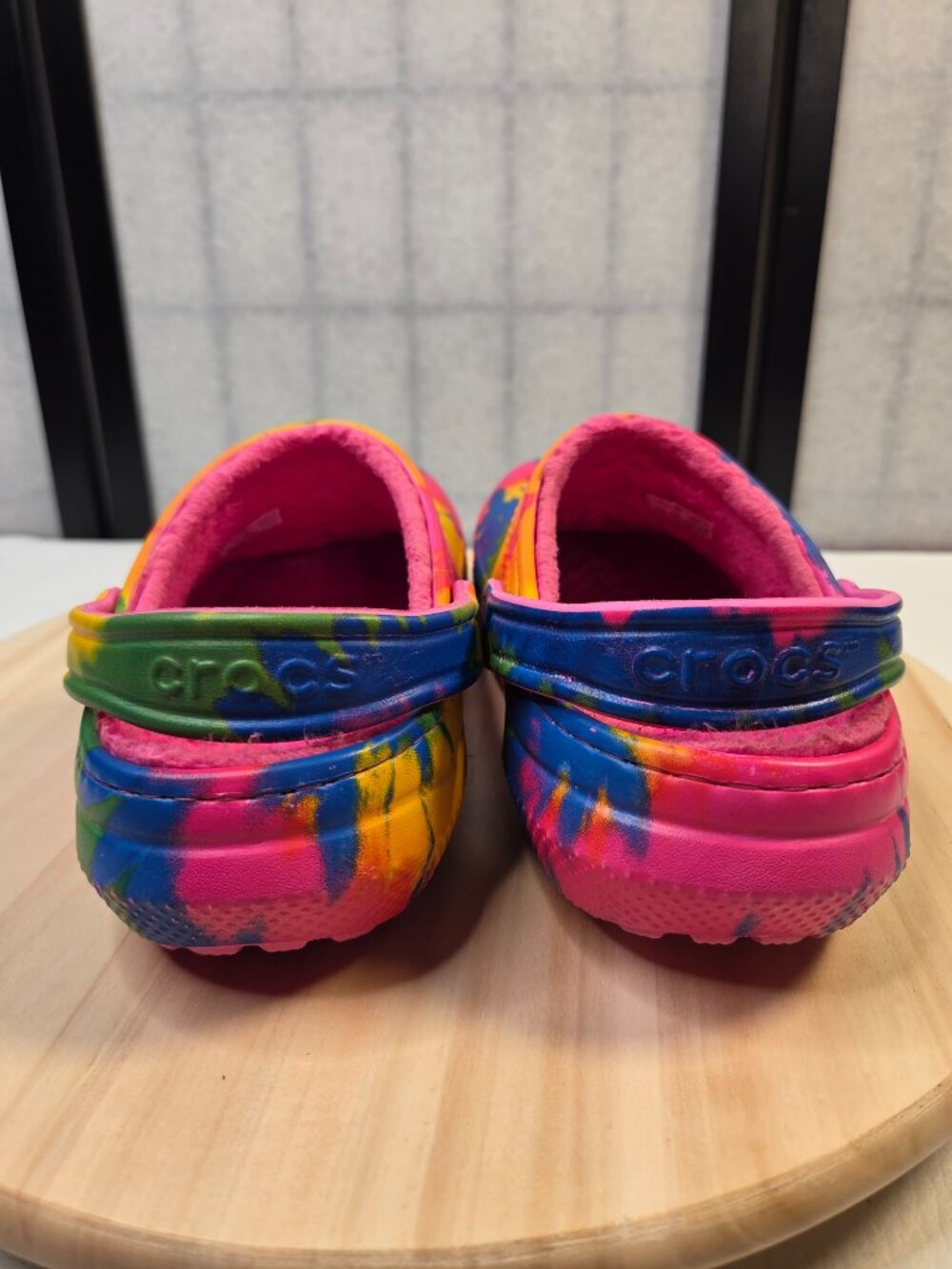 Crocs Classic Tie Dye Graphic Fur Lined Clogs Women US 8 - Picture 7 of 13